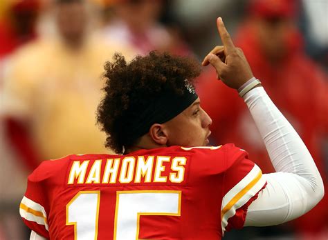 Crunching the competition: How Mahomes' clutch moments have propelled the Chiefs to victory